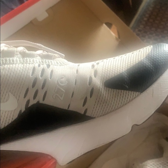 Nike AirMax 270 - Picture 5 of 6
